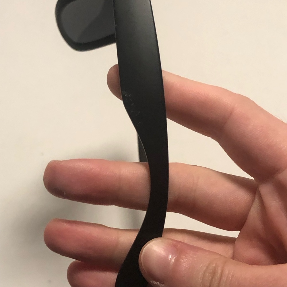 Foster Grant Classic Black Sunglasses - Picture 6 of 7